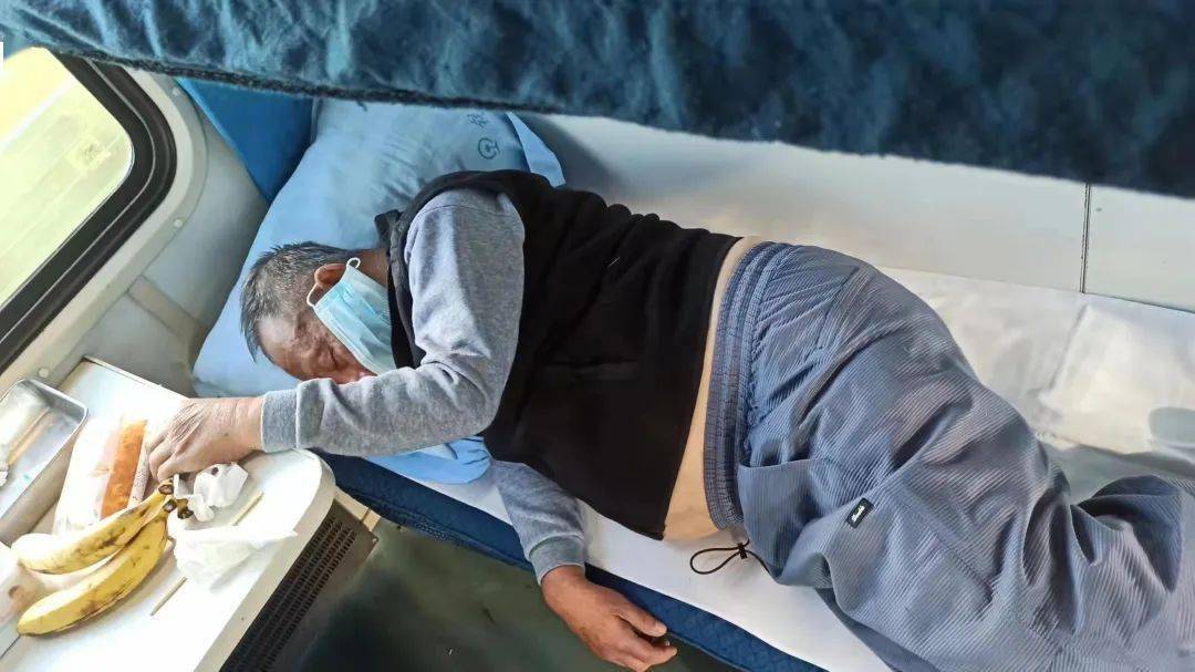 拾荒为生，昔日董事长流浪深圳街头，曾是千万富翁休闲区蓝鸢梦想 - Www.slyday.coM