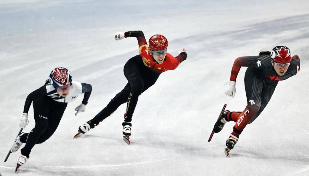 铜牌！范可新赛后亲吻冰面休闲区蓝鸢梦想 - Www.slyday.coM
