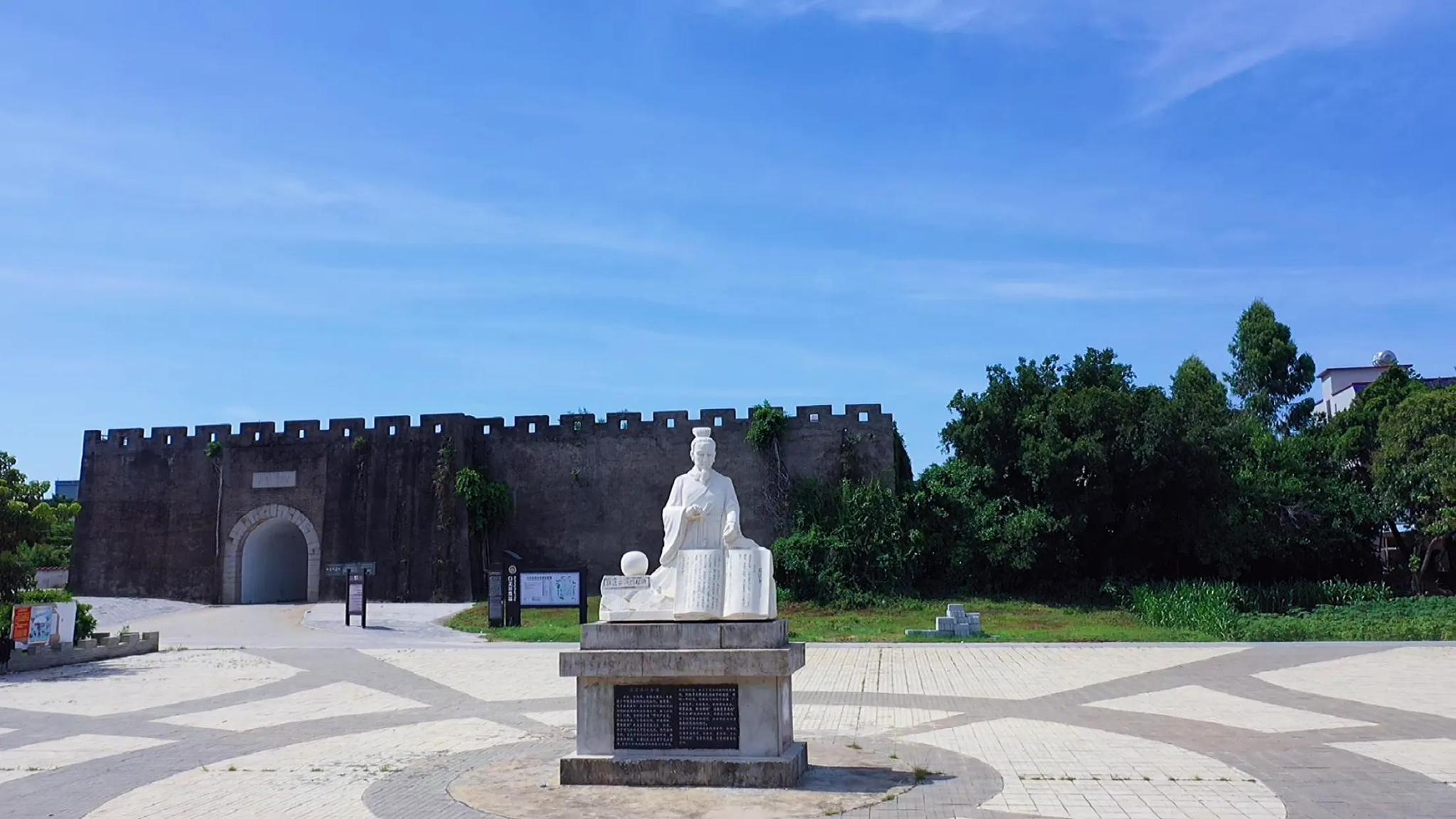 珠还合浦孟尝君雕塑经过一系列的升级改造之后,白龙珍珠古城,这座千年