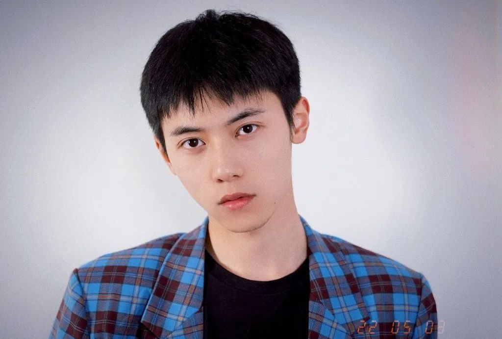 白白净净的高颜值小奶狗,少年气十足的男生谁不喜欢呢?__财经头条