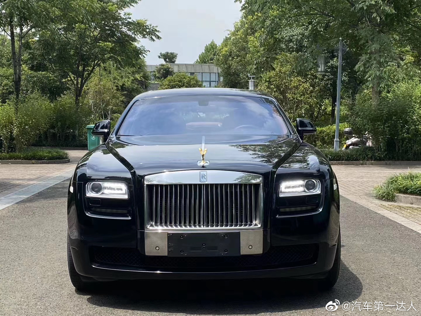 劳斯莱斯古思特6.6t 加长版