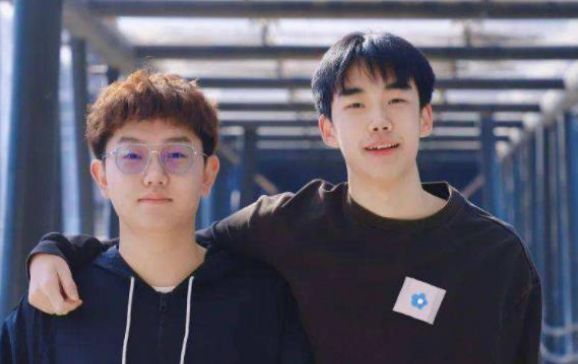 中南大学博士生校草,意外因颜值走红,同学:他的室友也不一般休闲区蓝鸢梦想 - Www.slyday.coM 中南大学博士生校草,意外因颜值走红,同学:他的室友也不一般休闲区蓝鸢梦想 - Www.slyday.coM