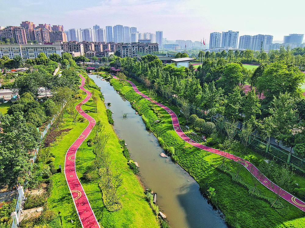 驳岸花开苦竹溪水清景美民神怡