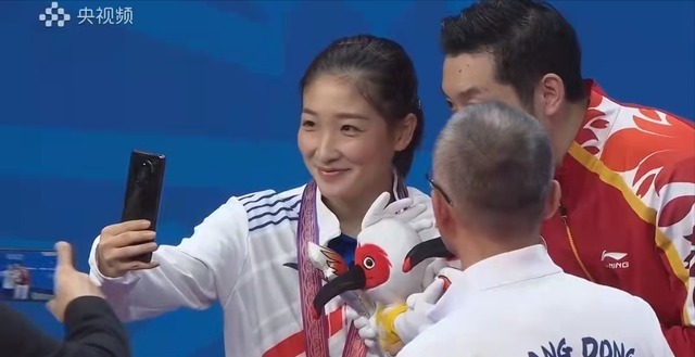 许昕刘诗雯圆梦全运!自拍合照喜上眉梢,王曼昱鼓掌祝贺显大格局休闲区蓝鸢梦想 - Www.slyday.coM 许昕刘诗雯圆梦全运!自拍合照喜上眉梢,王曼昱鼓掌祝贺显大格局休闲区蓝鸢梦想 - Www.slyday.coM