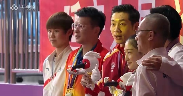 许昕刘诗雯圆梦全运!自拍合照喜上眉梢,王曼昱鼓掌祝贺显大格局休闲区蓝鸢梦想 - Www.slyday.coM 许昕刘诗雯圆梦全运!自拍合照喜上眉梢,王曼昱鼓掌祝贺显大格局休闲区蓝鸢梦想 - Www.slyday.coM