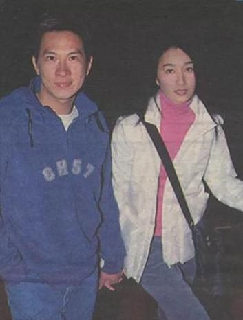 1995年,张家辉去见女朋友关咏荷的父母,没想到她家住400平豪宅