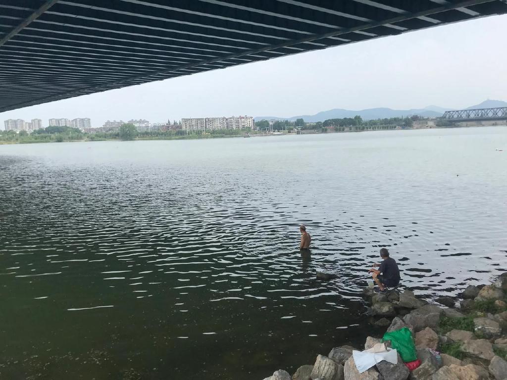 儿童落水亲属相继施救，六人陆续溺亡，亲人就算送死也要去救孩子休闲区蓝鸢梦想 - Www.slyday.coM
