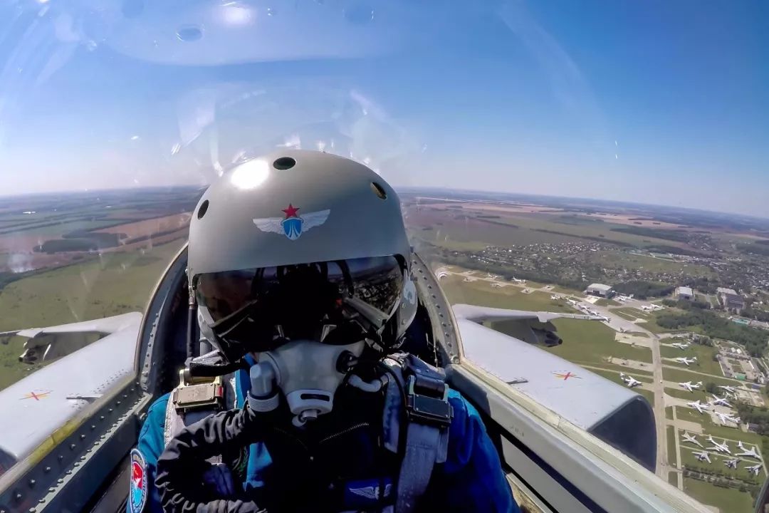 大陆军机与美机台海交锋，台“空军”也出动，罕见驱离美军无人机休闲区蓝鸢梦想 - Www.slyday.coM