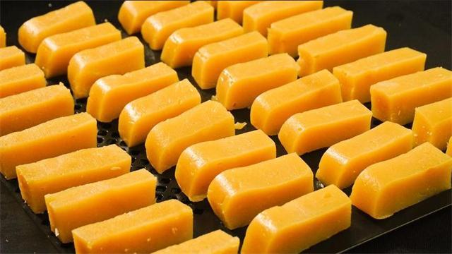 红薯新做法,不蒸不烤不烙饼,香甜可口,孩子一口一块,直说好吃休闲区蓝鸢梦想 - Www.slyday.coM 红薯新做法,不蒸不烤不烙饼,香甜可口,孩子一口一块,直说好吃休闲区蓝鸢梦想 - Www.slyday.coM