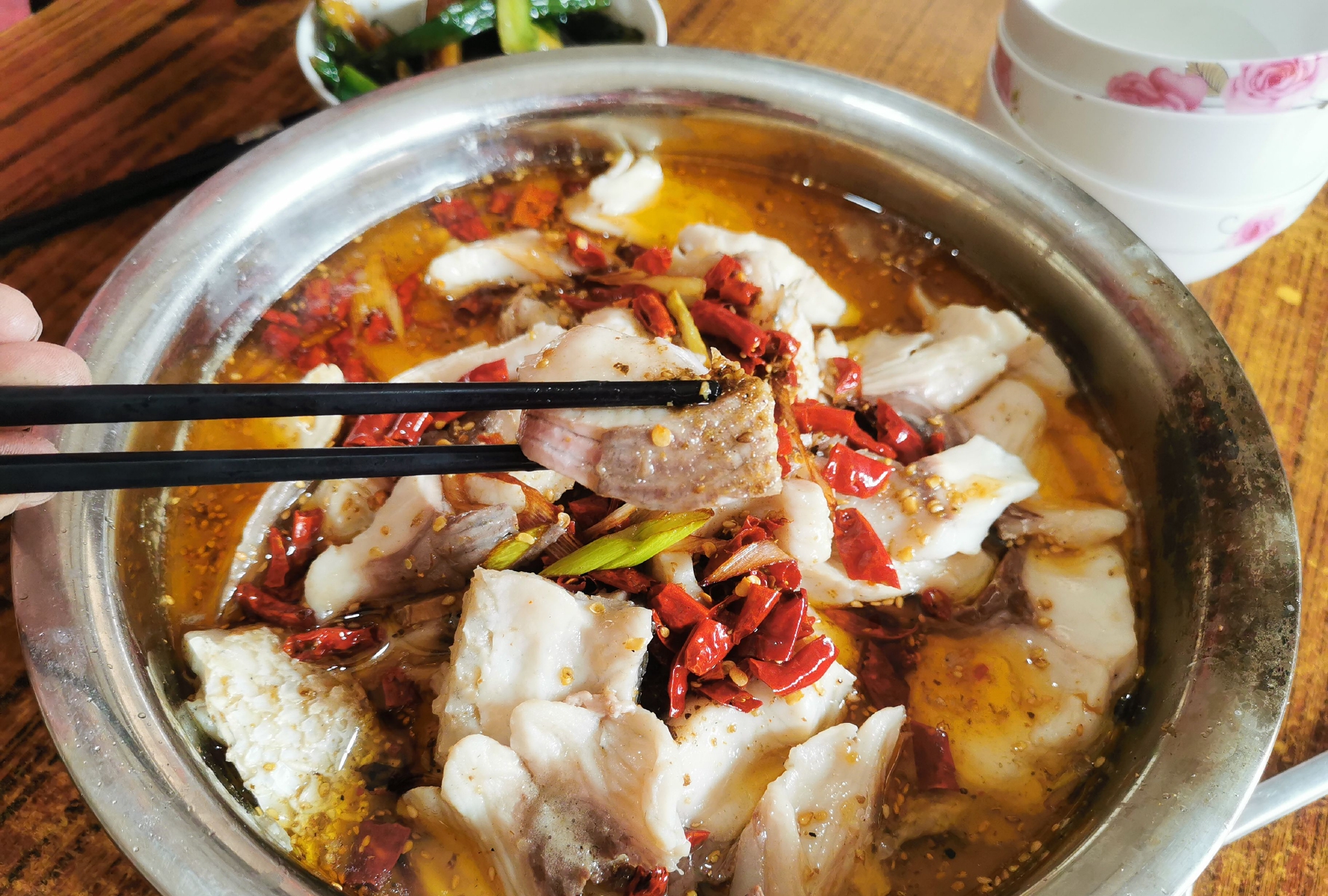 这才是水煮鱼正确的做法大厨教你技巧鲜嫩无腥味一盆不够吃