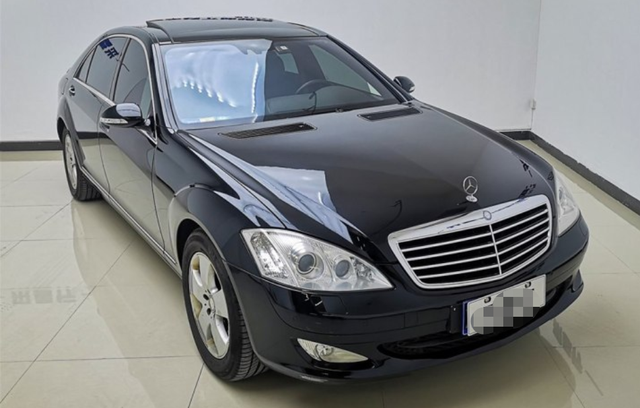 朋友收了一款比帕萨特还便宜的奔驰s350l 带夜视系统