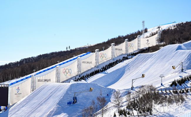 张家口赛区云顶滑雪公园赛场准备就绪