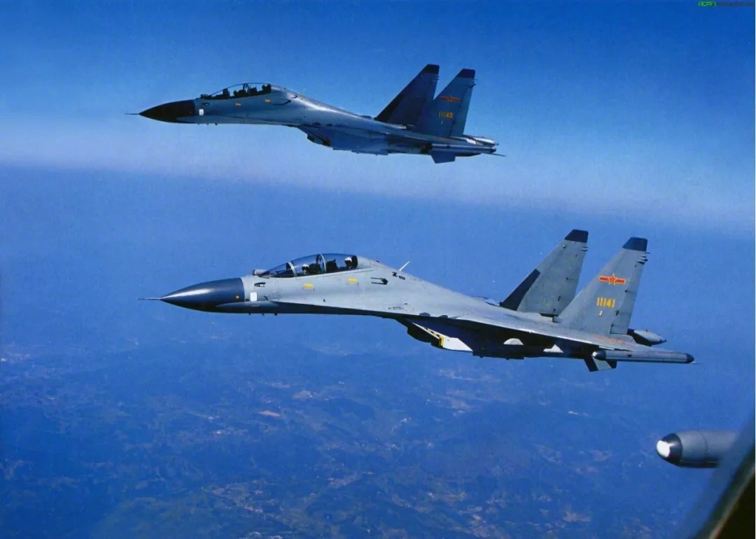 大陆军机与美机台海交锋，台“空军”也出动，罕见驱离美军无人机休闲区蓝鸢梦想 - Www.slyday.coM