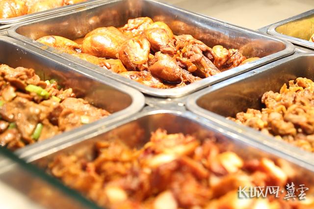 唐山师范学院食堂的美味餐食得到师生们的一致认可.