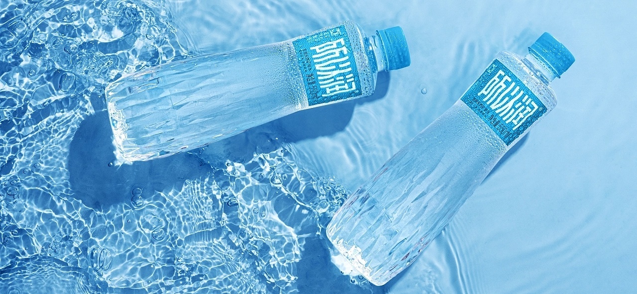 正大集团天然矿泉水包装设计,看着就很清爽 :潘虎设计实验室__财经头条