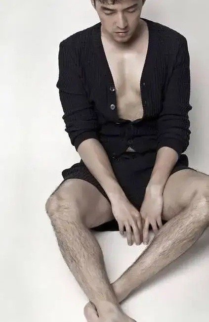 长的帅气的男孩子长点腿毛怎么啦