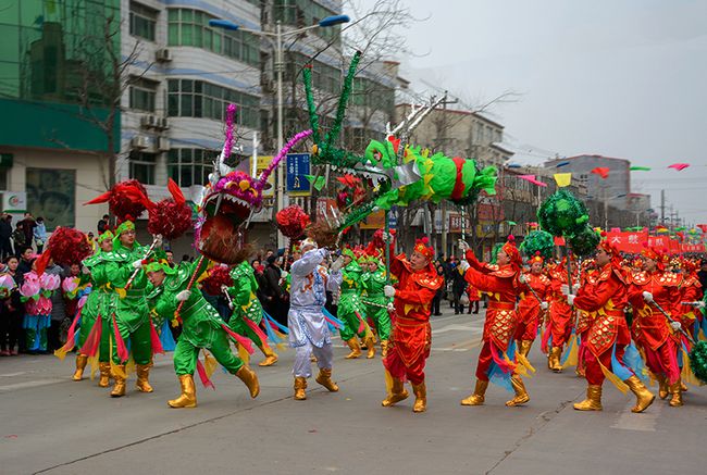 网络中国节61春节年俗日历61正月十三赞皇铁龙灯腾飞起舞