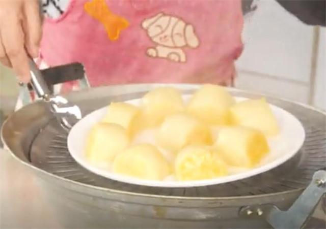 红薯新吃法,卷一卷,蒸一蒸,没想到居然这么好吃,比吃肉都过瘾休闲区蓝鸢梦想 - Www.slyday.coM 红薯新吃法,卷一卷,蒸一蒸,没想到居然这么好吃,比吃肉都过瘾休闲区蓝鸢梦想 - Www.slyday.coM