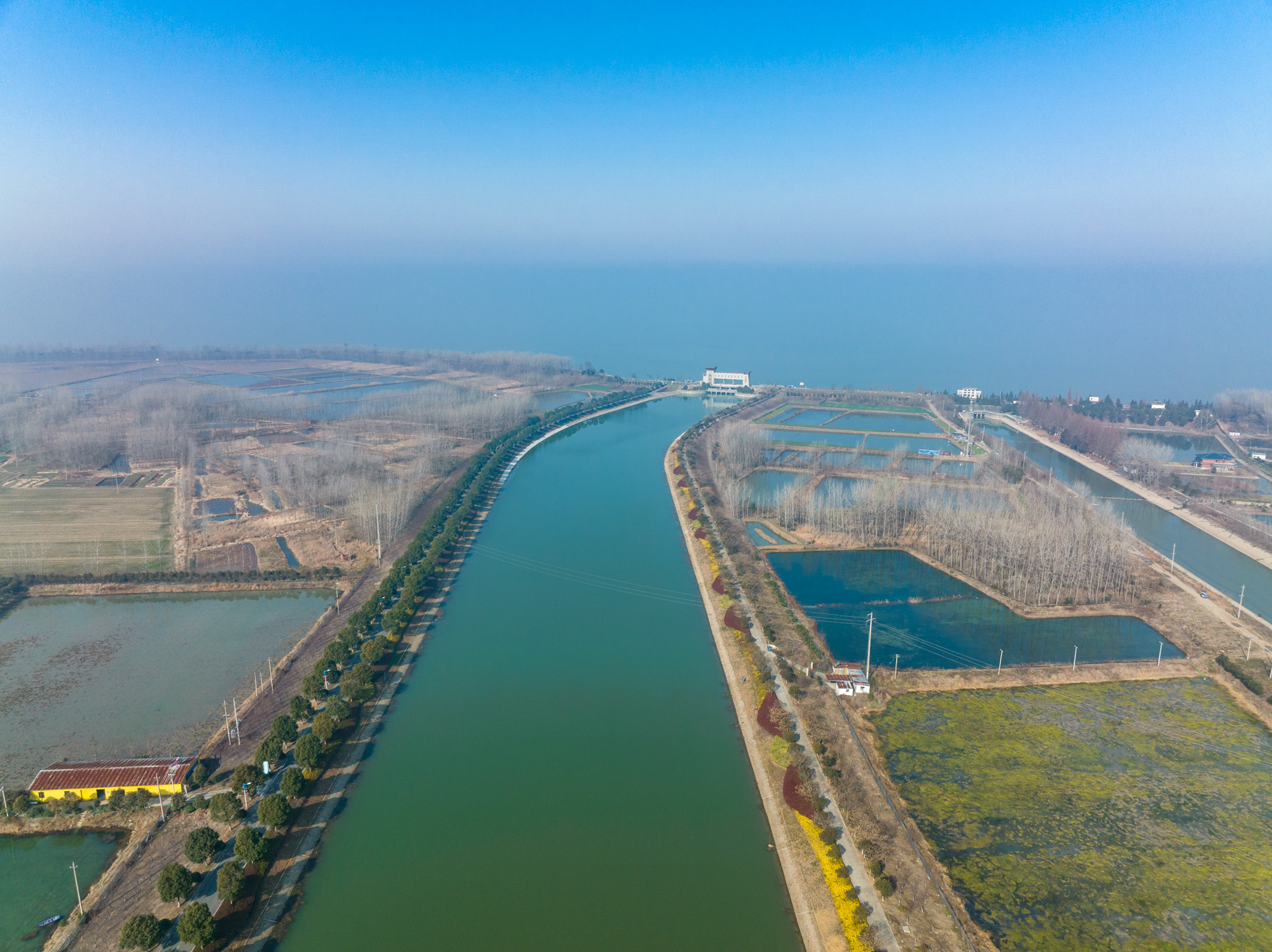 苏北灌溉总渠和淮河上的三河闸,洪泽湖其实是最像海的湖,@新浪江苏