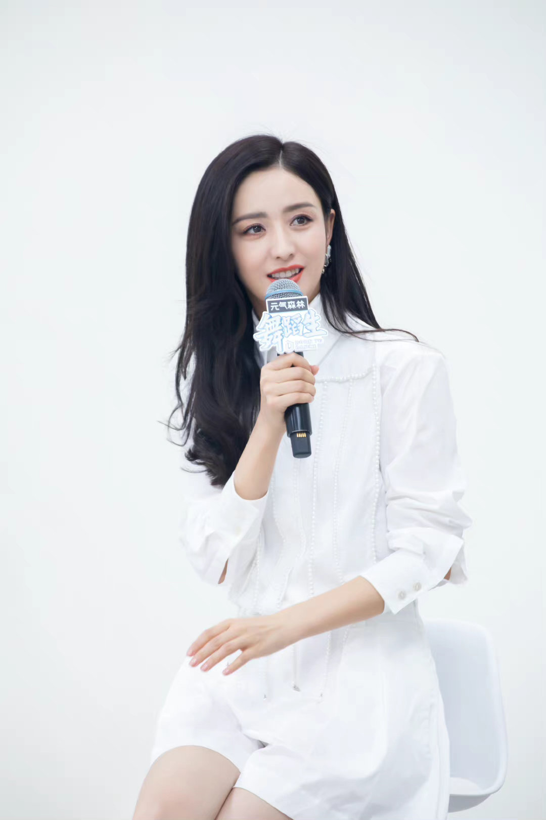 佟丽娅一字带高跟鞋