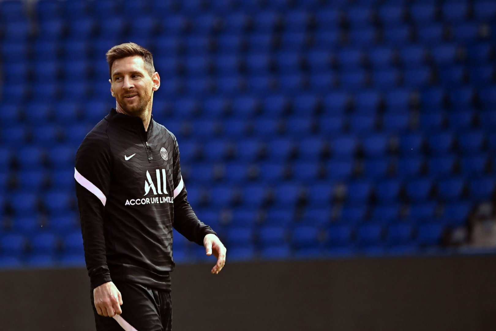 1/ 9今日巴黎在王子公园球场公开训练,梅西训练高清图集 67