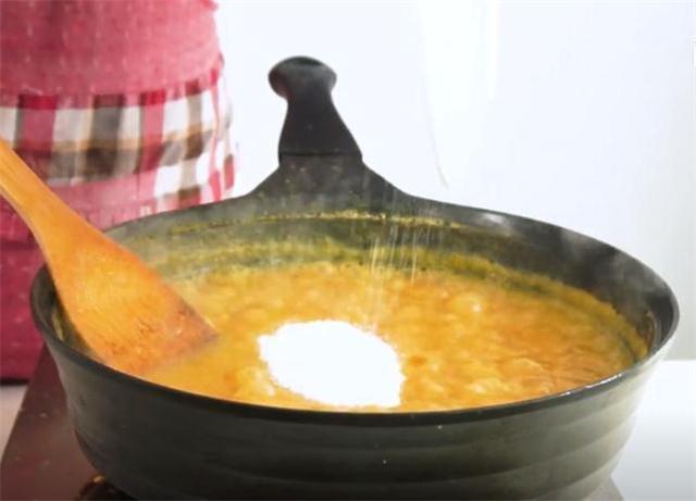 红薯新做法,不蒸不烤不烙饼,香甜可口,孩子一口一块,直说好吃休闲区蓝鸢梦想 - Www.slyday.coM 红薯新做法,不蒸不烤不烙饼,香甜可口,孩子一口一块,直说好吃休闲区蓝鸢梦想 - Www.slyday.coM