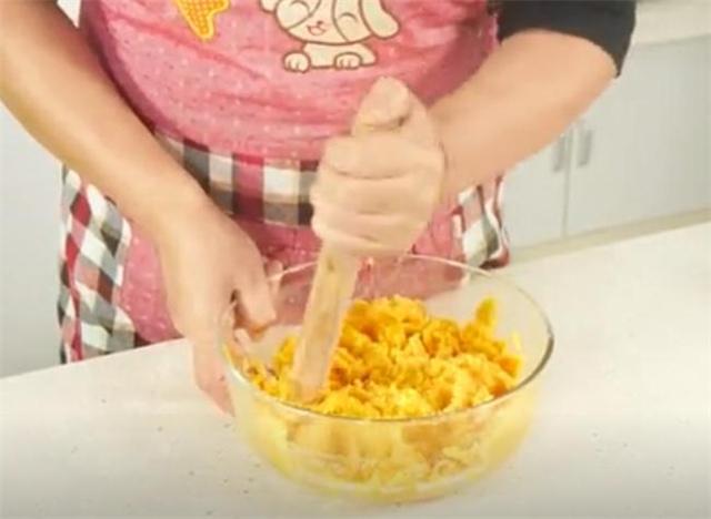 红薯新吃法,卷一卷,蒸一蒸,没想到居然这么好吃,比吃肉都过瘾休闲区蓝鸢梦想 - Www.slyday.coM 红薯新吃法,卷一卷,蒸一蒸,没想到居然这么好吃,比吃肉都过瘾休闲区蓝鸢梦想 - Www.slyday.coM