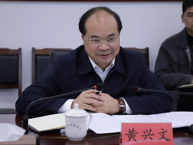邹联克与黔西南州黄兴文州长一行座谈