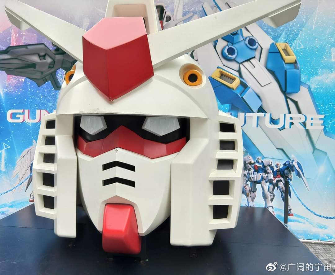 万代在大阪梅田展示的「1/1 实物大高达头像」__财经头条