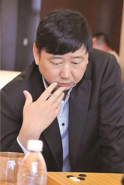 俞斌,1967年出生,浙江天台人.