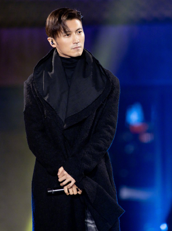 不信男士40岁还有少年感?看谢霆锋近况后,立马懂了王菲的选择