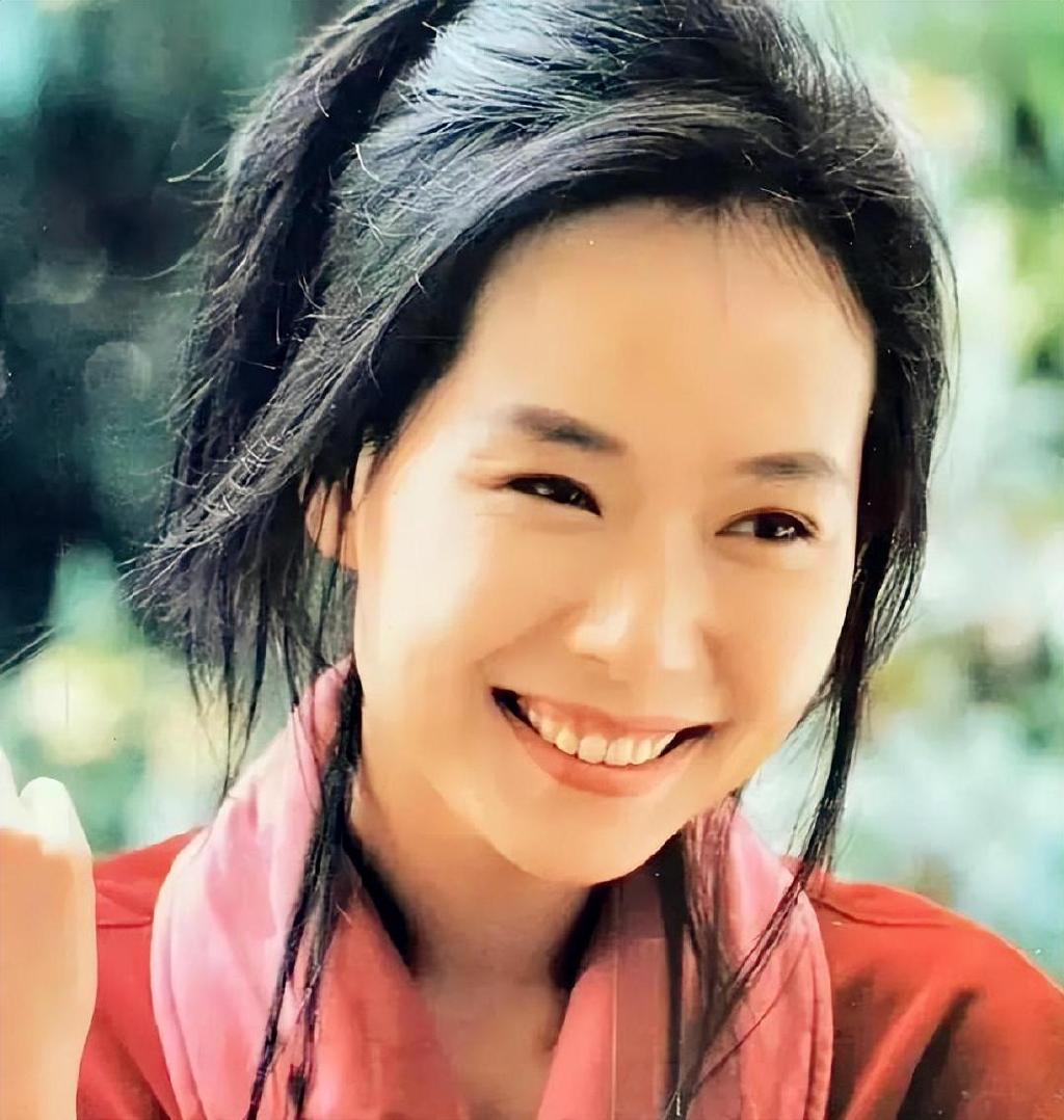 看了60岁叶童穿搭,才明白,女人心态决定年龄,性格决定穿搭