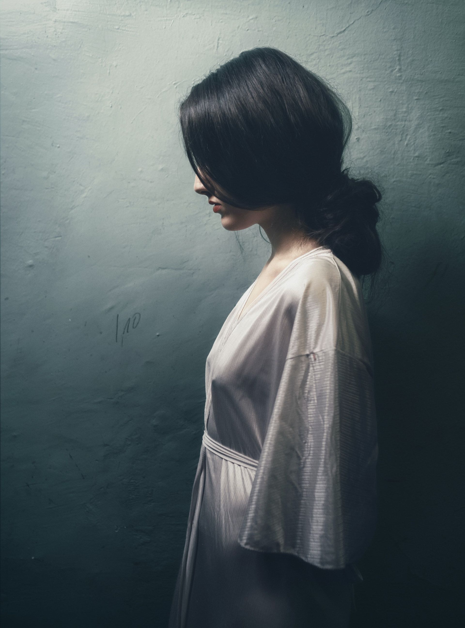 说起爱恨交加,总有人泪如雨下,满心悲凉.