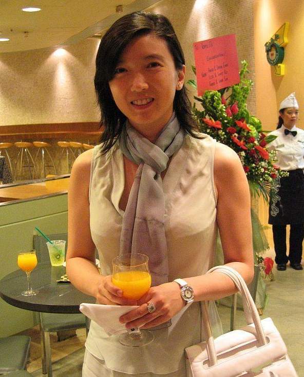 王俪桥:被李泽钜追求,李嘉诚送她20亿豪宅,子女继承李家家业