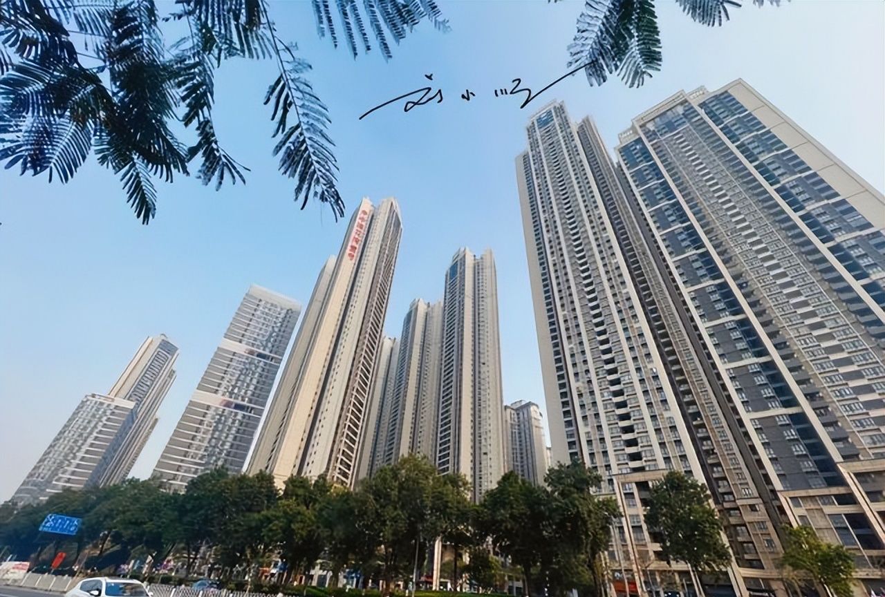 广州有个广钢新城就在荔湾区高楼很密集房价还已经很贵