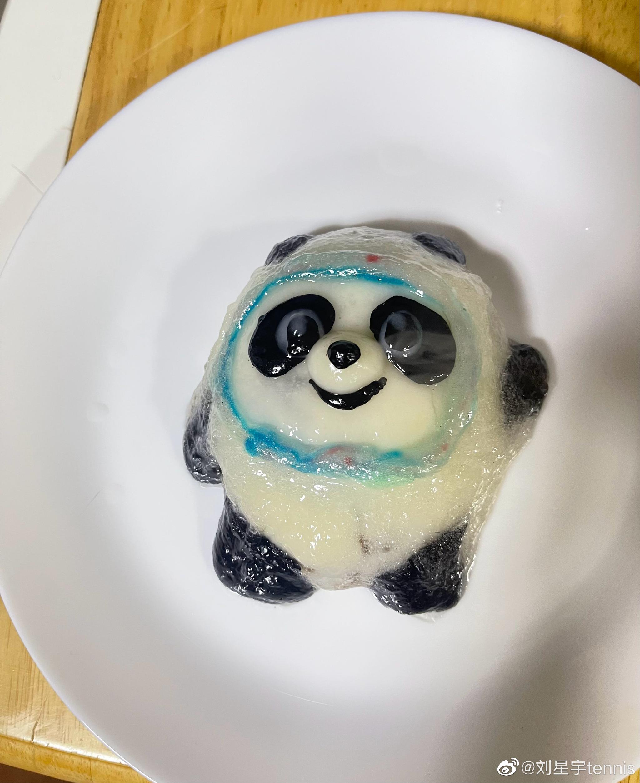 买不到冰墩墩只好自己做一个了猜猜是什么馅的