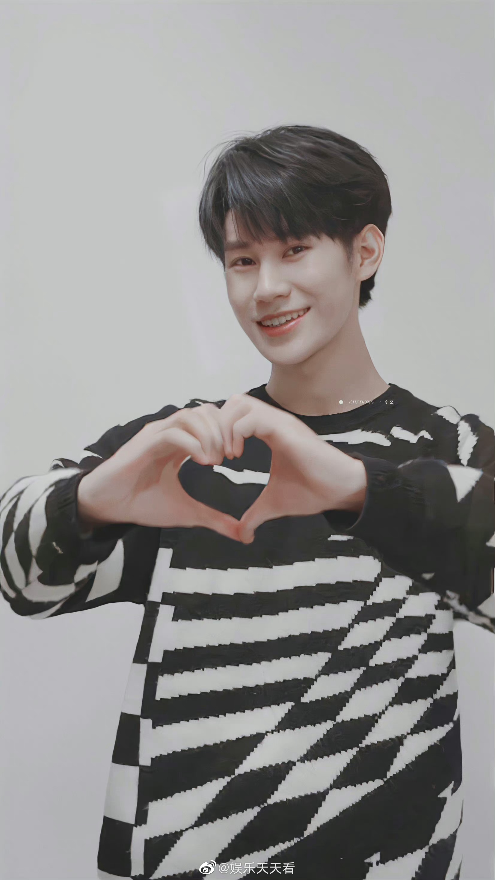 张真源的比心小合集送你一颗小心心90你每天都开心