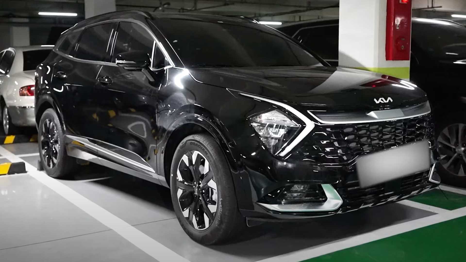 黑色车漆十分抢眼,新款起亚sportage引人注目