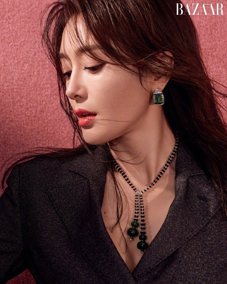 秦岚《时尚芭莎》香港版