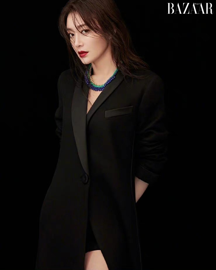 秦岚《时尚芭莎》香港版