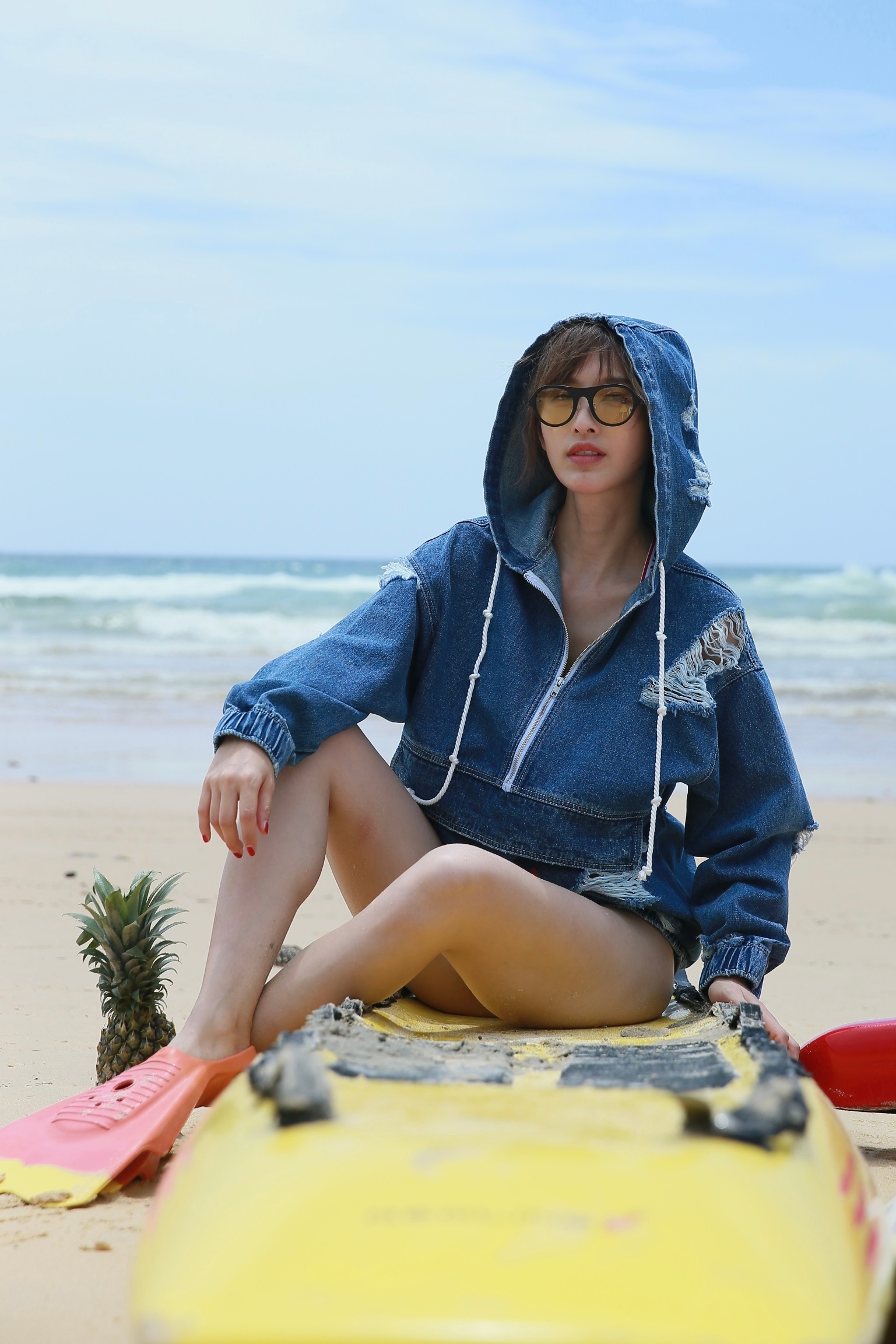 张俪沙滩冲浪大片