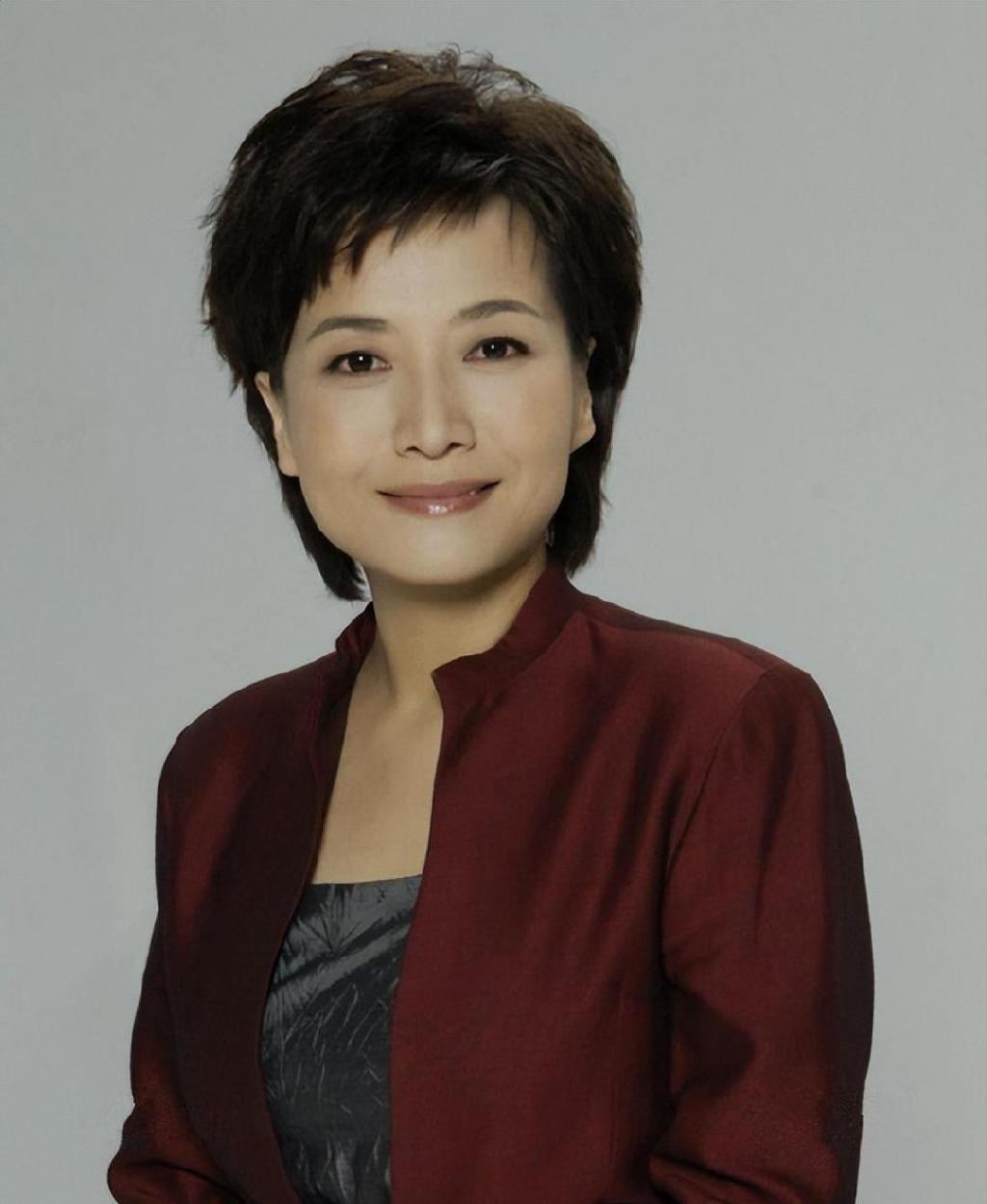 用5年成为央视国脸,对父母非常孝顺,如今54岁婚姻成谜|贺红梅|央视