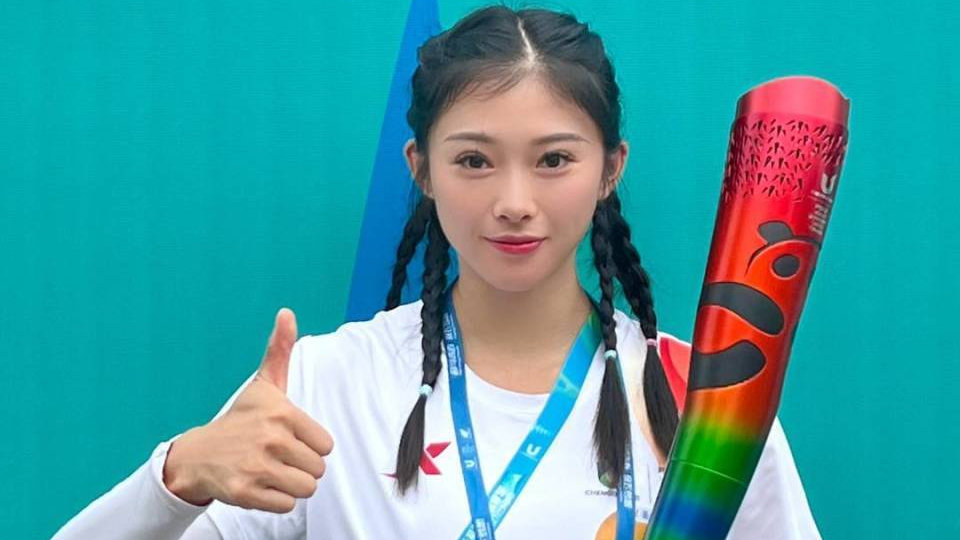两大跨栏女神风格截然不同：夏思凝是婉约之美，吴艳妮是火辣之美|跨栏|四川|夏思凝_新浪新闻