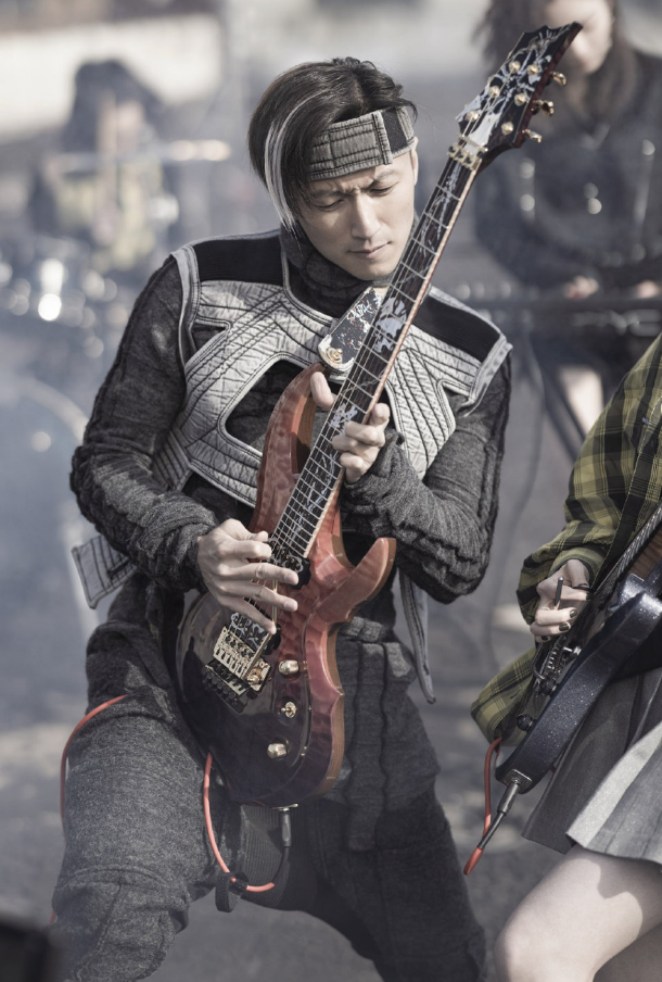 不信男士40岁还有少年感?看谢霆锋近况后,立马懂了王菲的选择