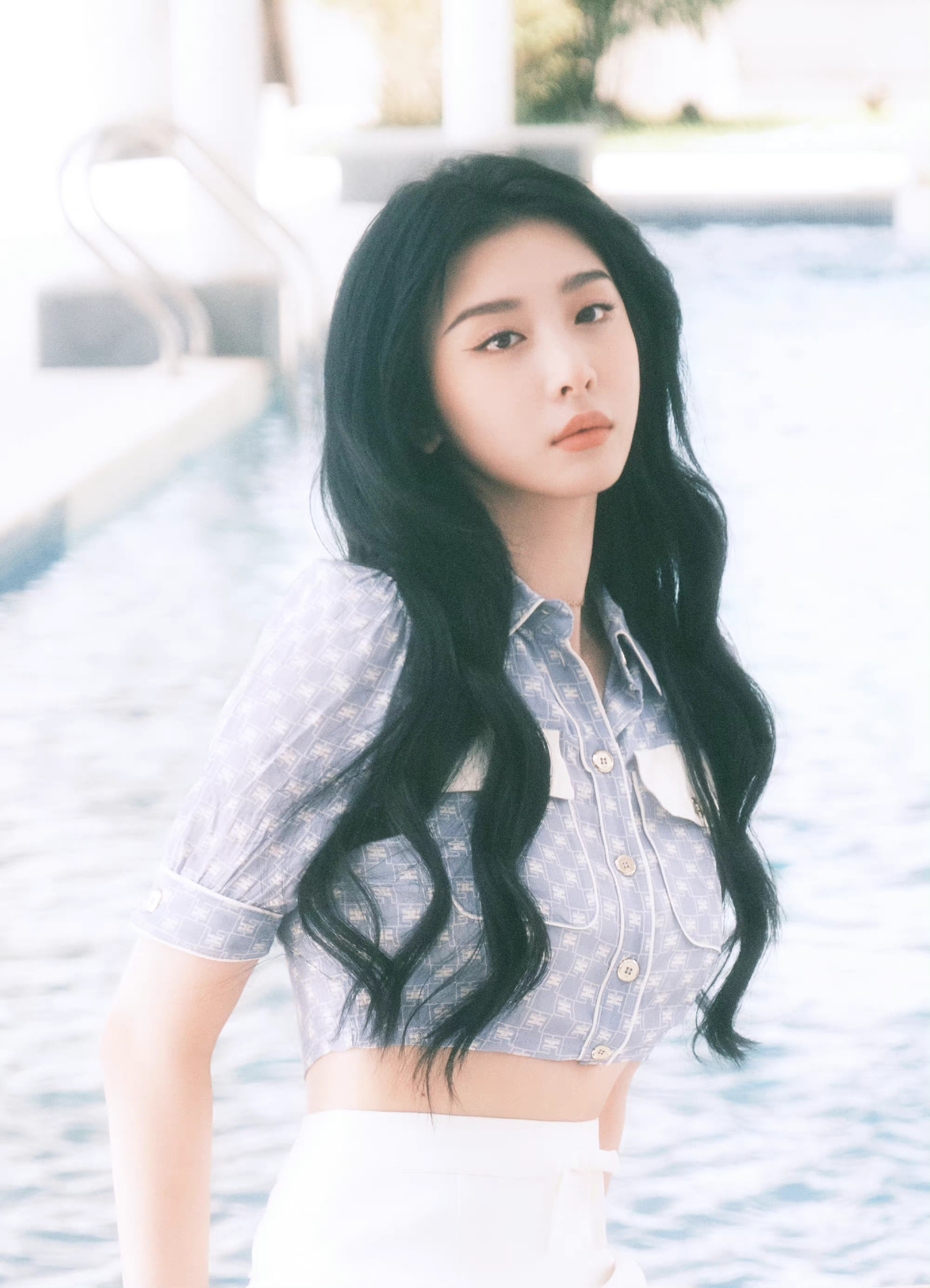 九敏赵小棠一袭白色公主裙这个造型也太美了吧