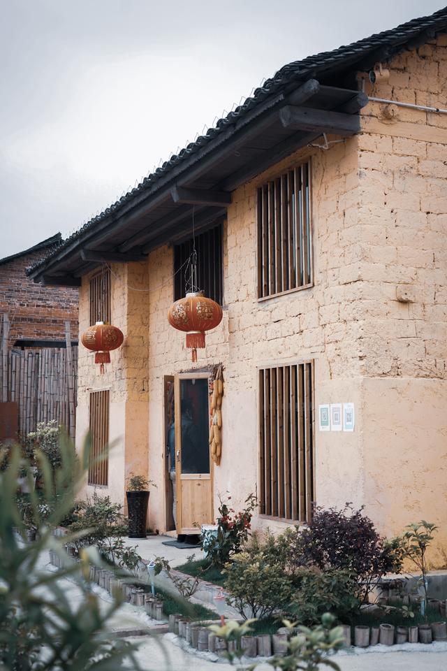民宿是用老旧的居民瓦房改造,非常具有古朴气质,来到这里,就好像回到