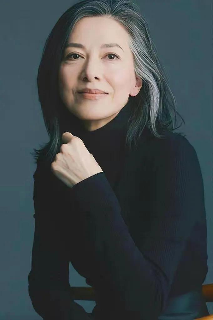 61岁的模特原由美日系老年穿搭火出圈原来精致与年龄无关