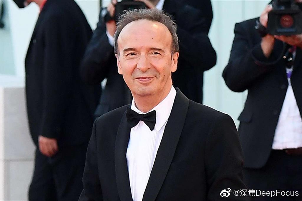 罗贝托·贝尼尼亮相第78届威尼斯电影节开幕式红毯……_高清图集_新浪