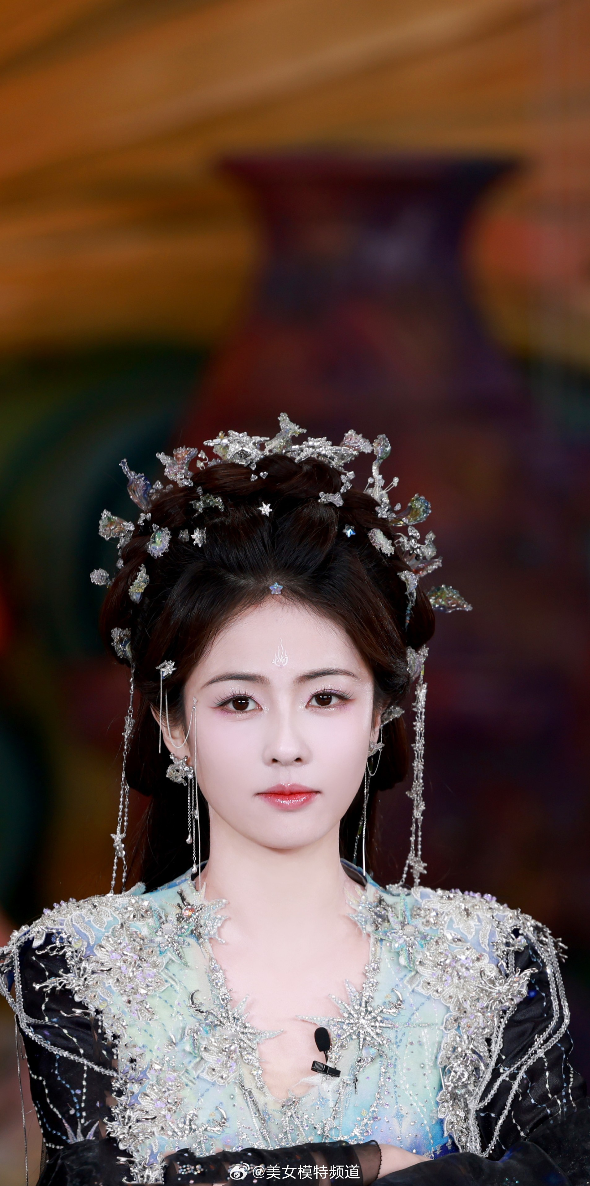 白鹿迷人的古风女子