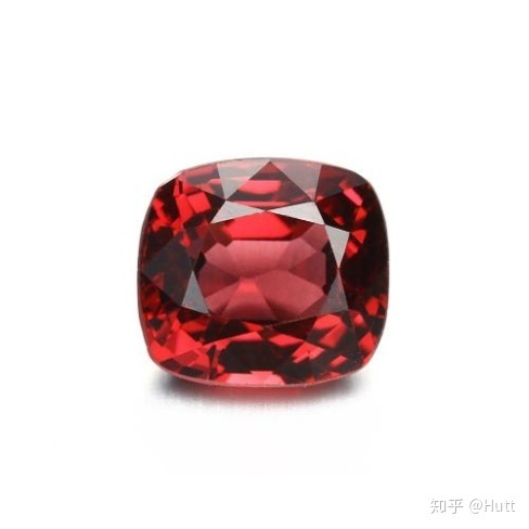 被称为"黑太子红宝石"的尖晶石重约170ct,产于缅甸,镶于英王冠中前方